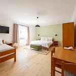 Pensión Dvorce 4*