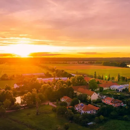 Dvorce Guest house 3*