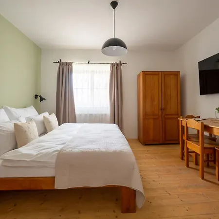 Konukevi Dvorce 4*