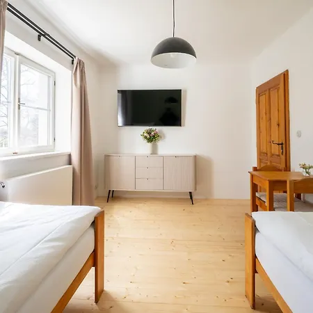Guest house Dvorce 3*