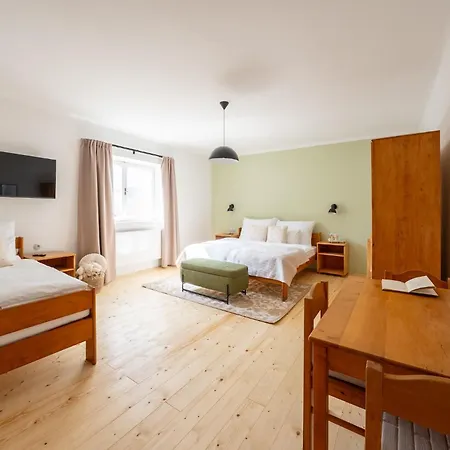 Konukevi Dvorce 4*