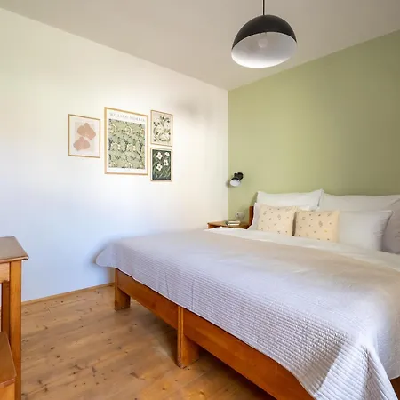 Guest house Dvorce 3*